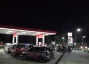 Jelang Hari Raya Idul Adha, Antrean BBM di SPBU Pacitan Mengular, Pengendara Rela Menunggu Lama Demi Dapatkan BBM