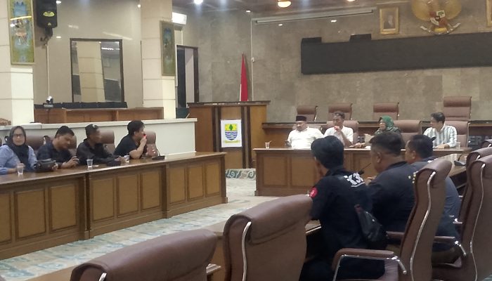 FK3C Desak Oknum Anggota DPRD Kota Cirebon Mundur, Gelar Aksi Solidaritas di Gedung Dewan ‎
