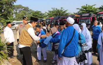 Tangis Bahagia Pecah di Islamic Center Brebes, Ratusan Jemaah Haji Kloter 6 Pulang ke Tanah Air
