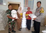 Babinsa Koramil 0620-17/Ciwaringin Monitoring Pengamanan Penyaluran Bantuan Pangan di Desa Gintung Kidul ‎