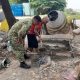 Babinsa Pekiringan Bersama Warga Laksanakan Kerja Bakti Pembuatan Jembatan Armco ‎