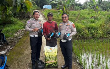 ‎Satlantas Polres Kuningan Salurkan Bibit Jagung Kepada Kelompok Petani, Wujudkan Swasembada Pangan Nasional