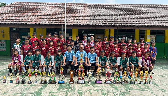 SDN Jatiluhur II Kota Bekasi Sukses Borong Gelar Juara U-9 dan U-12 di Futsal Club Fourpeo Jilid 2