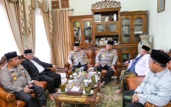 kapolresta cirebon dampingi wakapolda jabar silaturahmi dengan pengasuh ponpes khas kempek, perkuat sinergitas polri dan ulama 5 IMG 20260615 WA0001