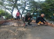 babinsa pekiringan bersama warga laksanakan gotong royong pengecoran jembatan armco 3 IMG 20260615 WA0012 1