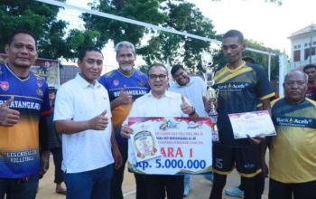 bank aceh juara turnamen voli legend bhayangkara cup 2026, kapolres lhokseumawe serahkan langsung trofi kemenangan. 4 IMG 20260616 WA0012