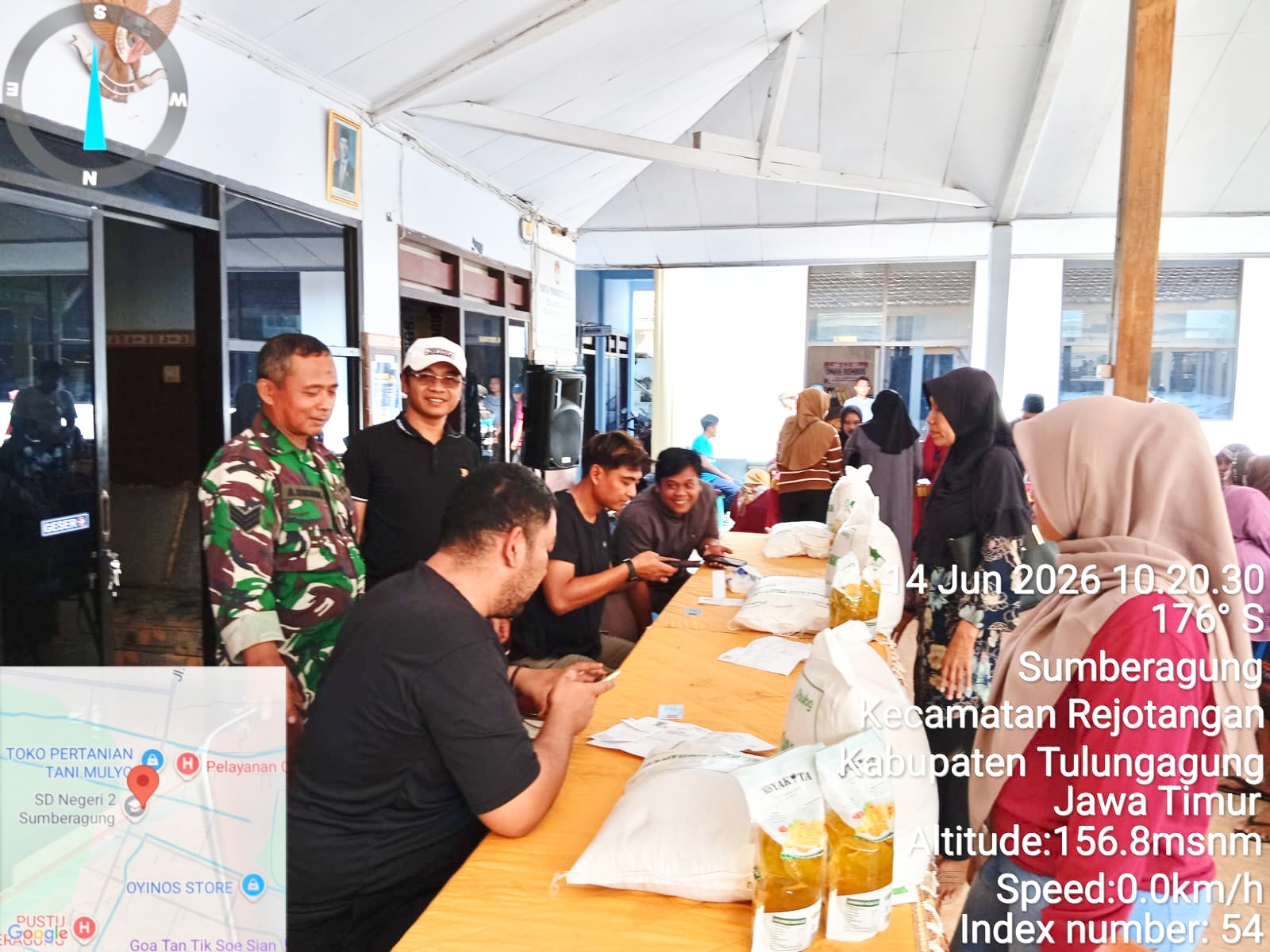 sebanyak 1342 kpm desa sumberagung terima bantuan pangan 2026 2 IMG 20260619 WA0000BhZo9KL