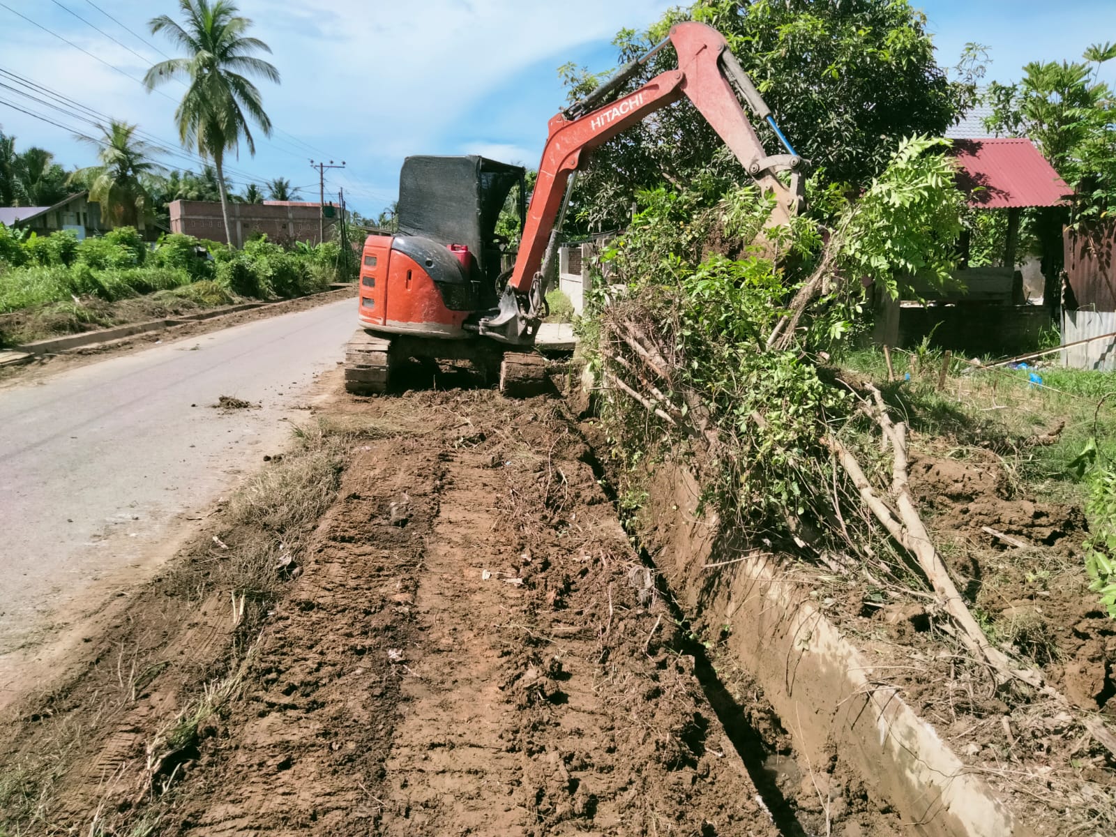 drainase sumbat, excavator di turunkan, ini acuan utama keuchik alue papeun hadapi musim hujan datang 2 IMG 20260622 WA0036