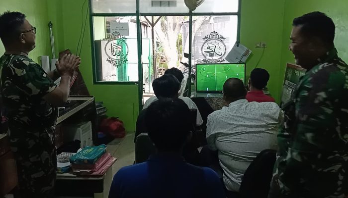 Koramil 1401/Kesambi Gelar Nobar Gembira Piala Dunia 2026 Bersama Warga