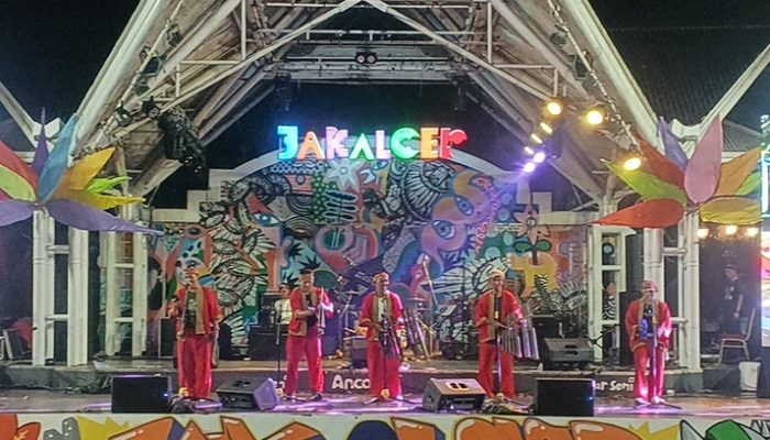 Gebrakan Calung Garut Pukau Pengunjung Pasar Seni Ancol