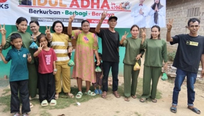 Calon Kades Nomor Urut 2 Safrizal Mempaatkan, 1 ekor sapi milik pajri DPRD untuk Qurban, Dijadikan kepentingan pribadi oleh Syafrizal, masyarakat kecewa kepada Fajri. 