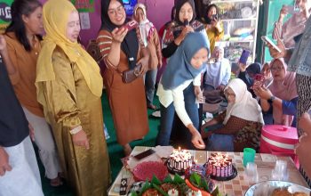 tasyakuran sekaligus hari ulang tahun mama rukana dusun kabunan , jombang di tengarai tiup lilin bersama dan tumpengan 4 IMG 20260701 WA0022