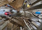 Ditpolairud Polda Sumsel Evakuasi Paus Biru Sepanjang 13 Meter yang Terdampar di Banyuasin