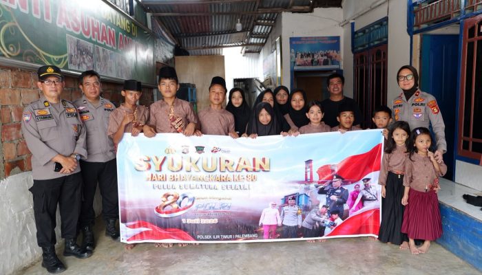 *Wujud Syukur Hari Bhayangkara ke-80, Polda Sumsel Bagikan Paket Makanan ke 80 Panti Asuhan*