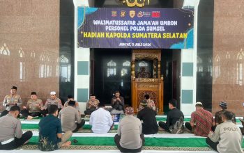 Penghargaan atas Dedikasi, Kapolda Sumsel Lepas Jamaah Umrah Personel Polda Sumsel