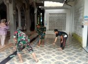 *Babinsa Koramil 420-08/Tabir Bersama Warga dan Pemuda Gotong Royong Bersihkan Masjid, Perkuat Kebersamaan di Gading Jaya*