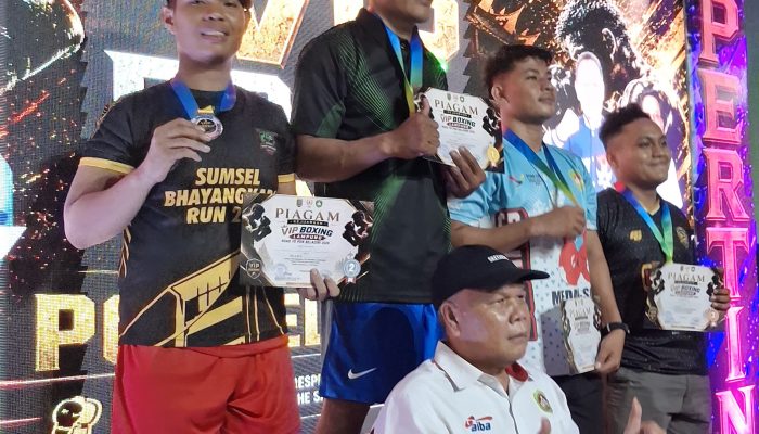 Bripda Hengki Kurniawan Harumkan Polda Sumsel dengan Medali Perak Kejuaraan Tinju Nasional