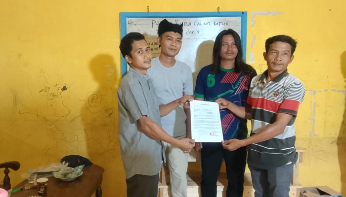 Pemilihan ketua RT 02 Dusun 5 Desa Teluk Tenggulang Masyarakat Antusias menghadiri untuk memilih