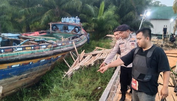 Polisi Bersama Warga Lakukan Pencarian Korban Diduga Diterkam Buaya di Sungai Desa Teluk Betung
