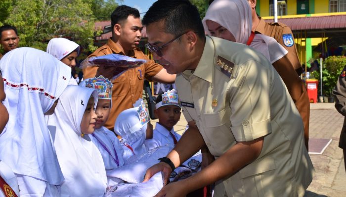 Pemko Langsa Salurkan 20.963 Seragam Sekolah Gratis, Komitmen Majukan Pendidikan