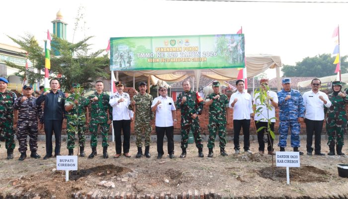 ‎Hijaukan Bumi, Wujudkan ketahanan Lingkungan : Dandim 0620/Kab. Cirebon dan Bupati Cirebon Tanam Pohon Dalam TMMD ke 129