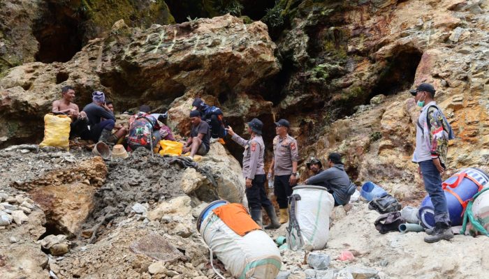Polres Buru Kedepankan Pendekatan Humanis, Tertibkan Aktifitas PETI Di Sungai Wamkedan