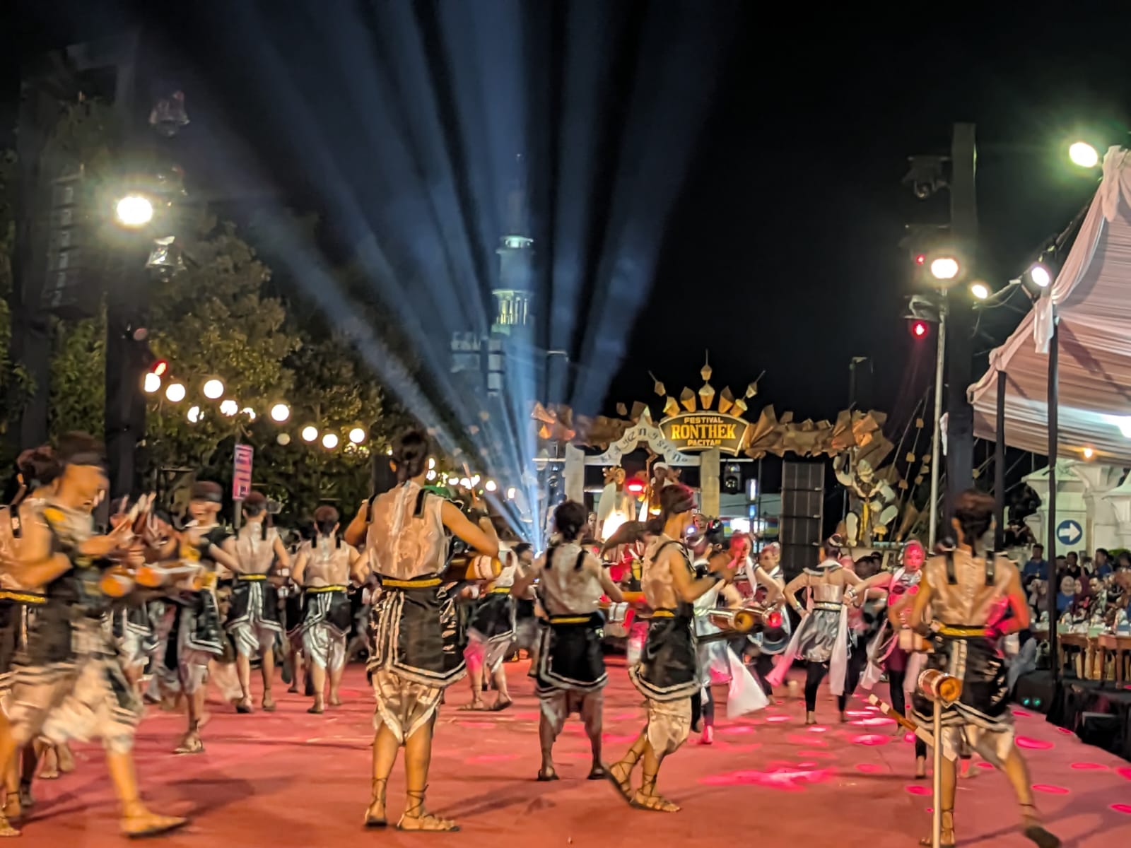 grup ronthek ki ageng sirno desa sirnoboyo tutup hari pertama festival ronthek pacitan 2026 dengan suguhan spektakuler yang sarat makna persatuan 3 IMG 20260718 WA0058