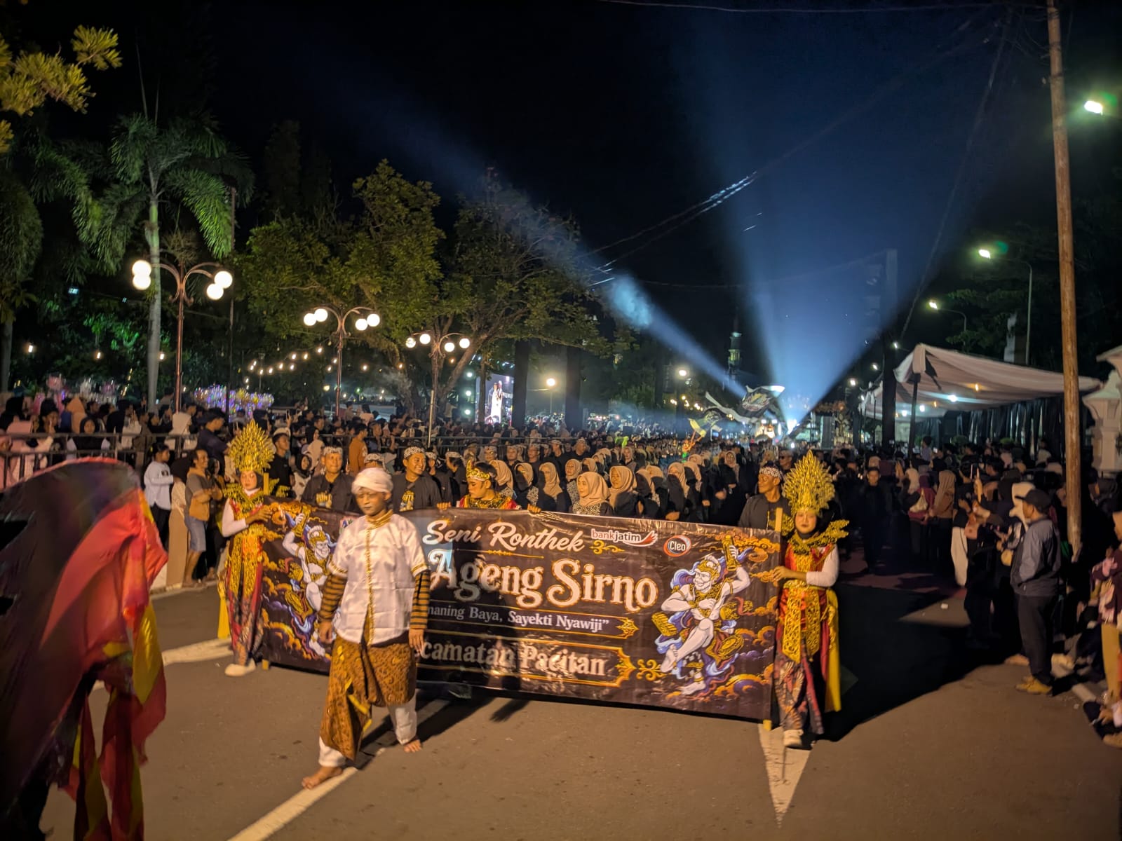 grup ronthek ki ageng sirno desa sirnoboyo tutup hari pertama festival ronthek pacitan 2026 dengan suguhan spektakuler yang sarat makna persatuan 4 IMG 20260718 WA0059