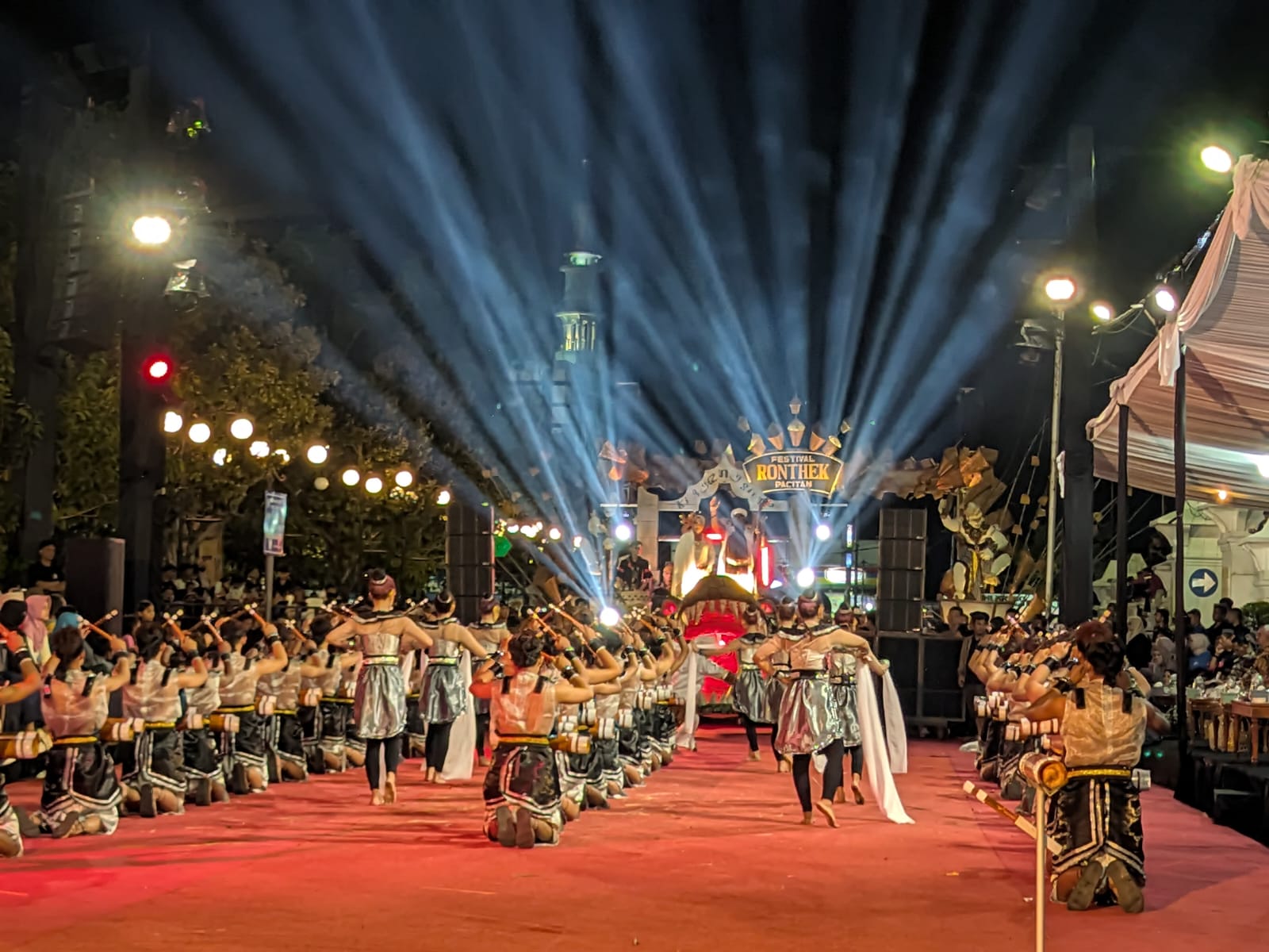 grup ronthek ki ageng sirno desa sirnoboyo tutup hari pertama festival ronthek pacitan 2026 dengan suguhan spektakuler yang sarat makna persatuan 6 IMG 20260718 WA0063