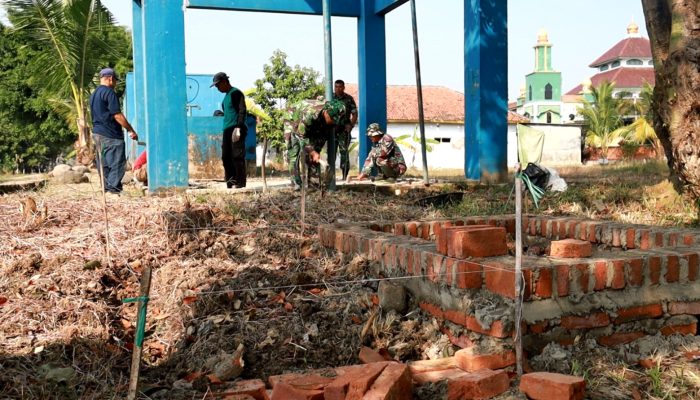 TMMD ke-129 Kodim 0620/Kab. Cirebon Bangun Harapan Warga, MCK dan Revitalisasi Air Bersih Mulai Dikerjakan di Desa Luwung Kencana
