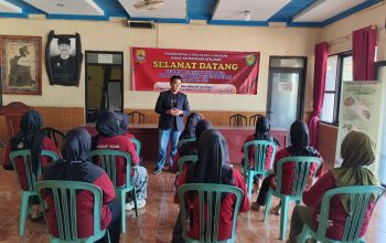 Bangkitkan Jiwa Wirausaha, TMMD ke-129 Kodim 0620/Kab. Cirebon Bekali Ibu-Ibu Desa Luwung Kencana dengan Ilmu Bisnis