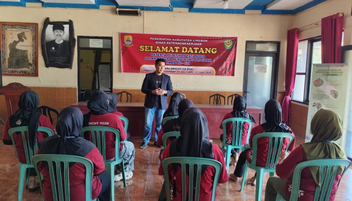 Bangkitkan Jiwa Wirausaha, TMMD ke-129 Kodim 0620/Kab. Cirebon Bekali Ibu-Ibu Desa Luwung Kencana dengan Ilmu Bisnis