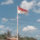 Bendera Usang ,robek di depan kantor desa Keluang kecamatan Tungkal Ilir kabupaten Banyuasin