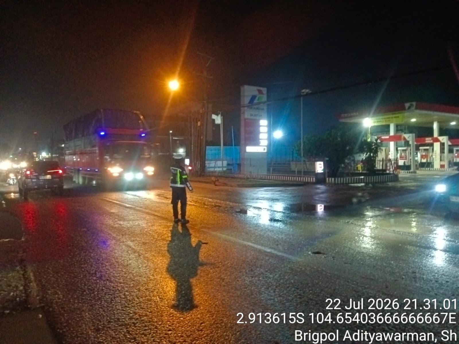 unit lantas polsek talang kelapa laksanakan penguraian arus lalu lintas, antisipasi kepadatan dan kecelakaan 2 IMG 20260723 WA0028