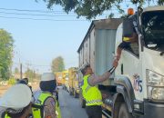 Satlantas Polres Banyuasin Gelar Bakti Sosial, Pererat Kepedulian kepada Pengemudi Truk