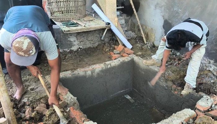 Perkuat Infrastruktur Sanitasi Desa, TMMD ke-129 Kodim 0620/Kab. Cirebon Bangun Sistem Bio Septic Tank untuk MCK Mushola Miftahul Jannah ‎