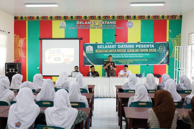 gelar program jaksa masuk sekolah, kacabdin aceh utara gandeng kejati aceh saweu sman 1 syamtalira bayu 2 IMG 20260729 WA0371 768x512 1
