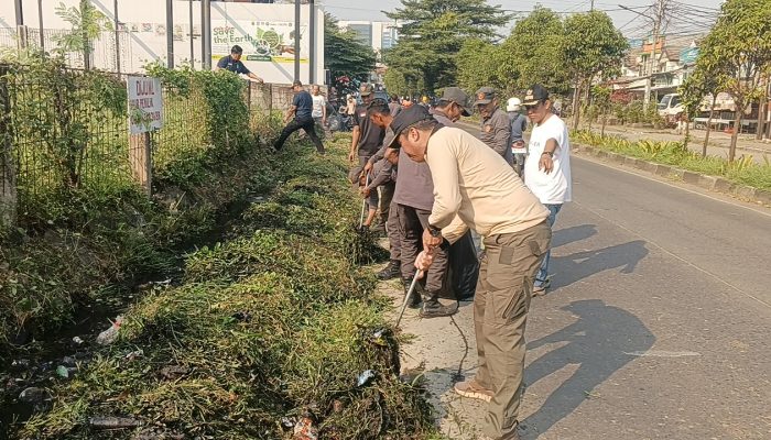 Bersihkan “Etalase” Wilayah, Camat Nata Wirya Pimpin Gerebek K3 Massal di Jatisampurna