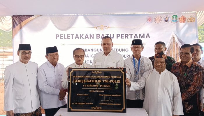 Pondasi Harmoni di Jatisari: Walikota Bekasi Letakkan Batu Pertama Gereja Katolik St. Ignatius  ‎