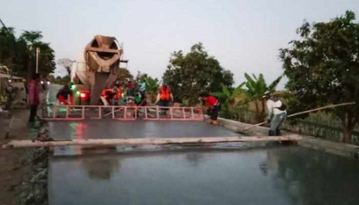 Pengecoran Jalan Sindang-Pecuk Dimulai, Pelaksana: Prioritaskan Standar Mutu dan Kualitas