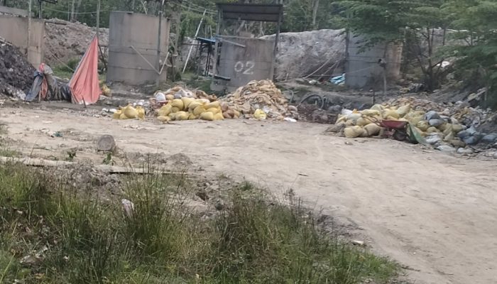 Tong Pengolahan Emas Ilegal Milik Sofyan Bebas Beroperasi Ditengah Pemukiman Warga Desa Waebloy