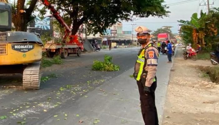 Satlantas Polres Banyuasin Intensifkan Strong Point Sore dan Patroli Hunting Jaga Kelancaran Arus Lalu Lintas