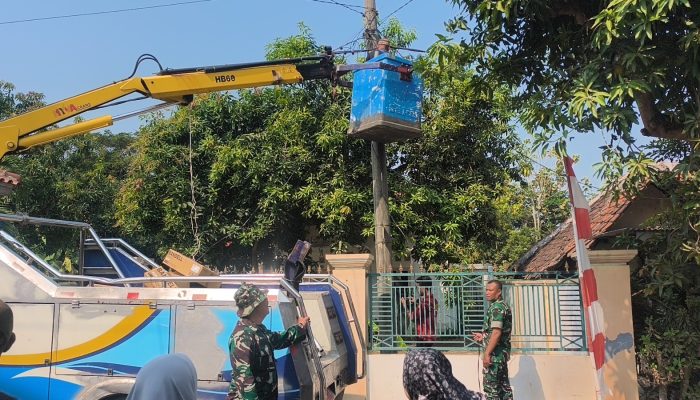 TMMD ke-129 Kodim 0620/Kab. Cirebon Hadirkan Penerangan Jalan Umum bagi Masyarakat Desa Luwung Kencana ‎