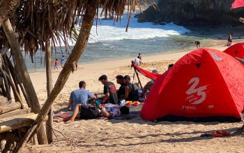 Spot Camping Premium Pantai Srau 3 Pacitan Dinilai Punya Potensi Besar, Persoalan Penerangan dan Kebersihan Jadi Sorotan