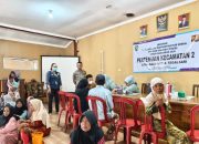 Polri Hadir di Tengah Warga, Bhabinkamtibmas Polsek Plered Kawal Pelayanan Kesehatan Gratis