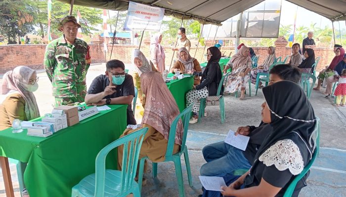 Wujud Kepedulian Kepada Masyarakat, TMMD ke-129 Kodim 0620/Kabupaten Cirebon Berikan Pengobatan Gratis di Desa Luwung Kencana