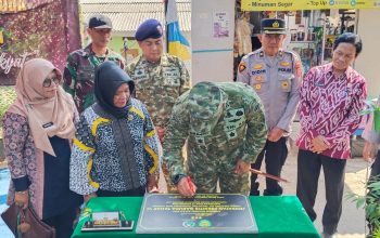 Wujud Kepedulian TNI untuk Masyarakat, Dandim 0614/Kota Cirebon Resmikan Jembatan Gantung Perintis Garuda di Kelurahan Kecapi