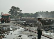 Api Berhasil Dipadamkan, Petugas Lanjutkan Pendinginan di PT Iluva Gravure Industry