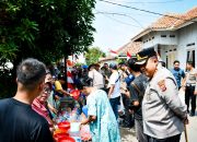 peduli warga terdampak kekeringan, polresta cirebon distribusikan 6.000 liter air bersih ke desa slangit 2 IMG 20260819 WA0023