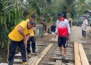 peduli keselamatan warga, polres mukomuko perbaiki jembatan merah putih presisi di retak mudik 9 IMG 20260828 WA0006